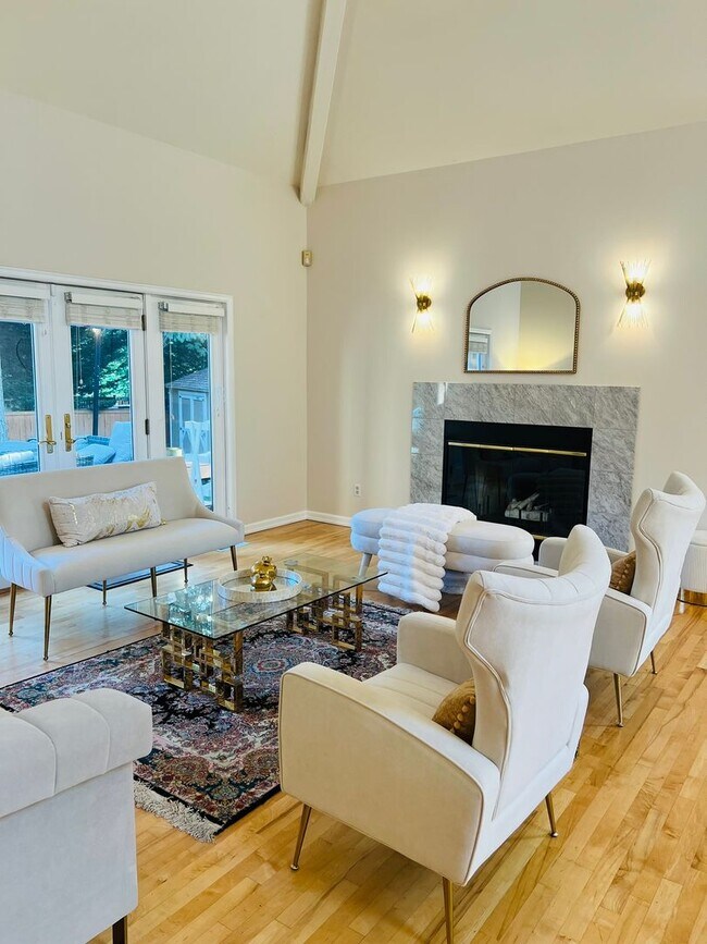 Foto del edificio - Beautiful and Spacious 3BD + Den