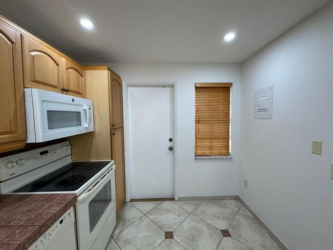 Foto del edificio - 3200 N Palm Aire Dr