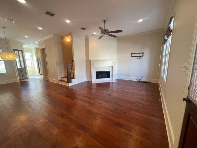 Foto del edificio - A Great Place To Call Home! Hoa Fees included in Rent