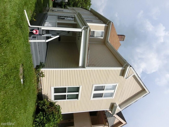 Building Photo - 3 br, 1.5 bath Apartment - 660 Miller Ave