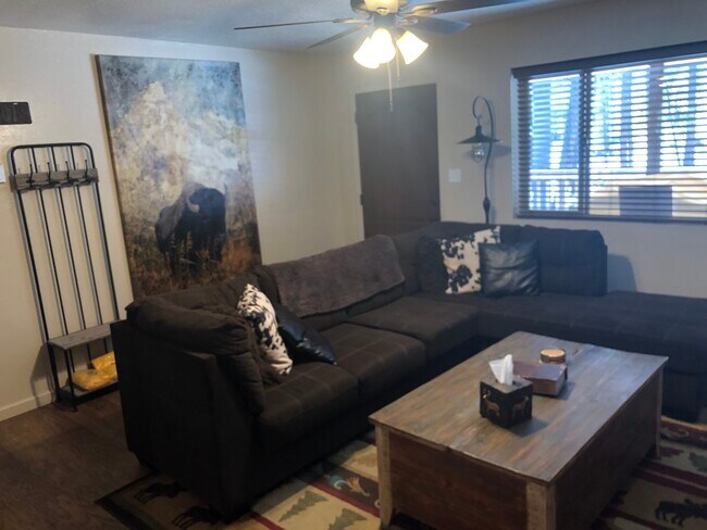 Foto del edificio - 921 E Friendly Pines Rd