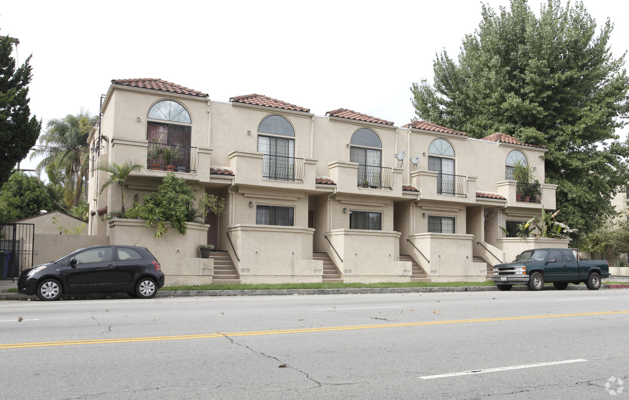 Building Photo - 4349 Cahuenga Blvd