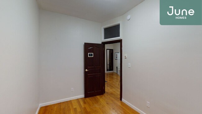Foto del edificio - Full room in 3-bed/1.0-bath Home