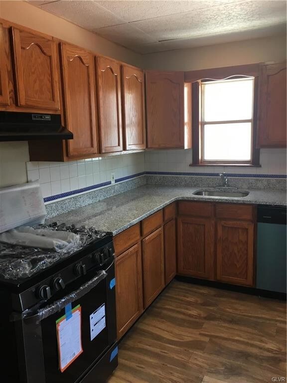 Building Photo - 824 Fernwood St
