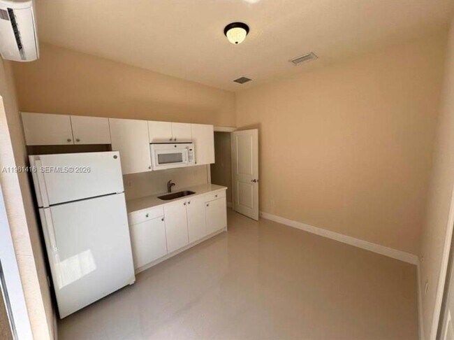 Foto del edificio - 14434 SW 14th St