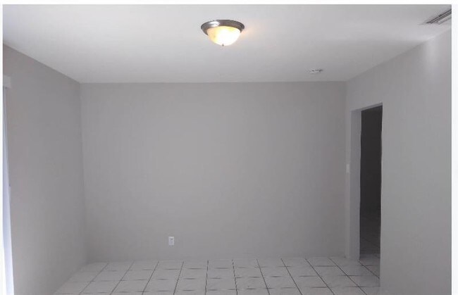 Building Photo - 2220 NW 44th Ave