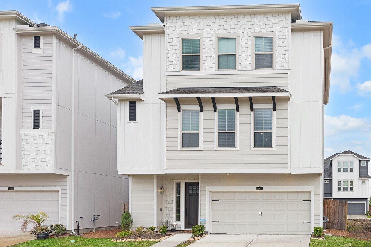 Primary Photo - 2015 Kirby Landing Dr