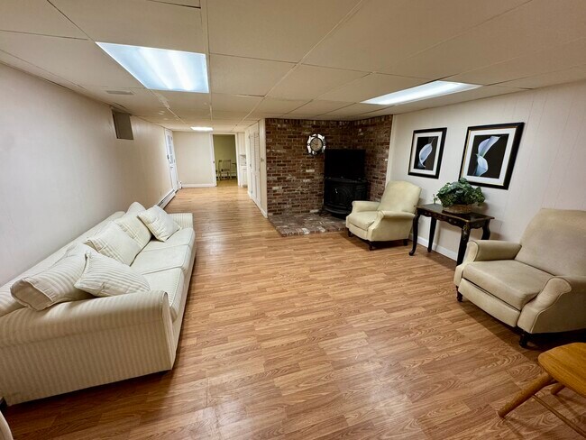 Foto del edificio - 102 Hillside Rd