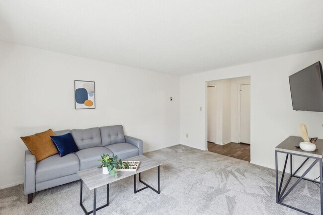 Foto del edificio - 5556 Broadview Rd