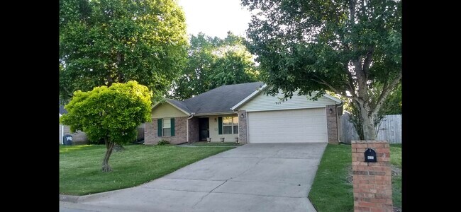 Building Photo - 875 S Regency Dr