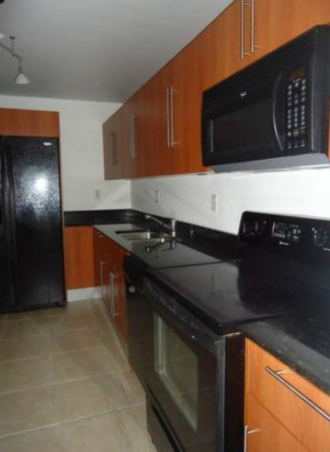 Foto del edificio - The Residences 1 bedroom 1.5 bathroom with...