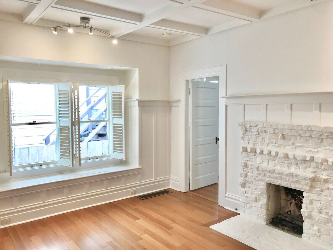 Primary Photo - Arts & Crafts Single Family Home in Lake D...