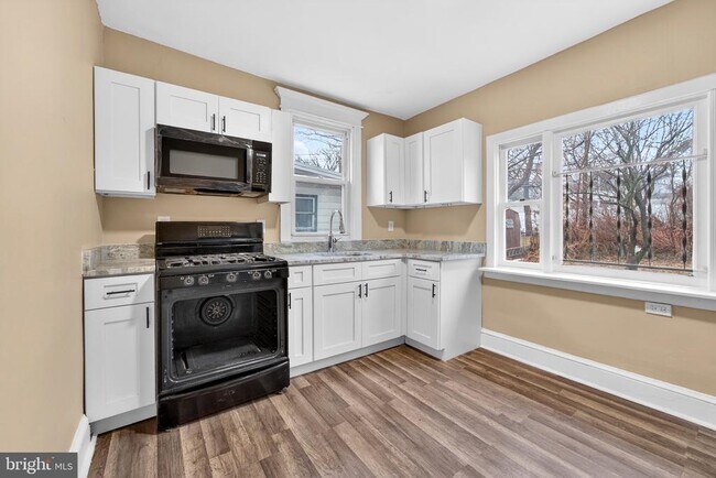 Building Photo - 541 Engard Ave