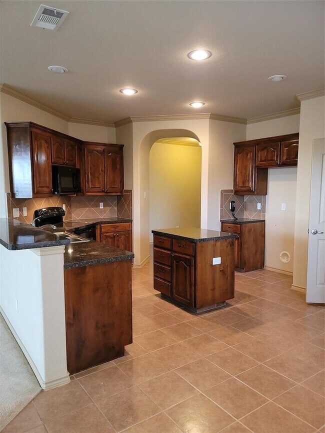 Building Photo - Stunning 4/3/2 in Weatherford coming soon