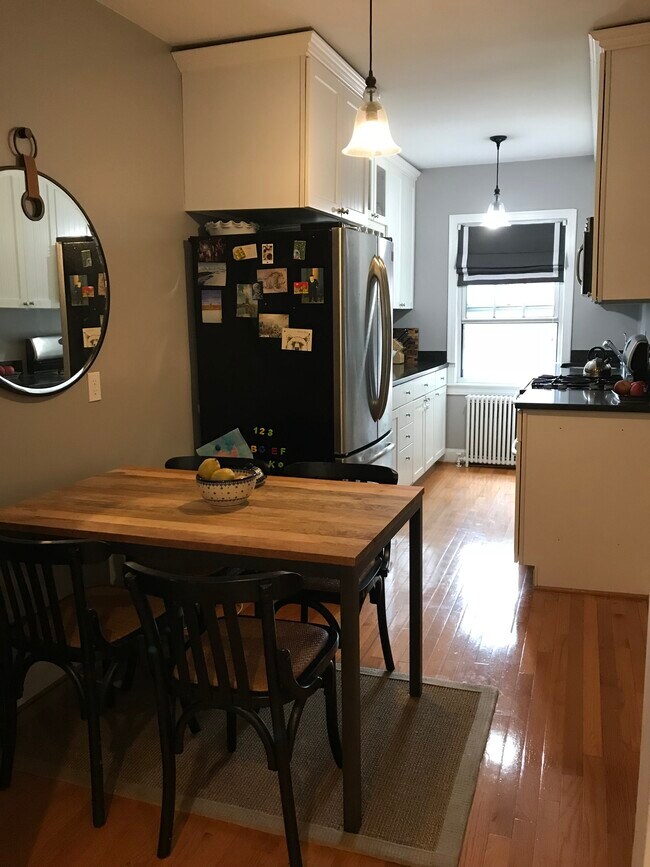 Foto del edificio - 2802 Devonshire Pl NW