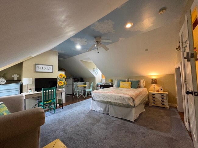 Queen Bed with desk workstation - 540 E Taylor St