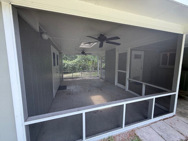 Building Photo - 3/2 in Fernwood Manor