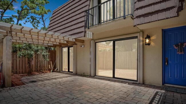 Foto del edificio - 121 1st Ln