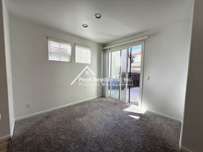 Foto del edificio - A Beautiful 3bd/2.5ba North Natomas Home with 2-Car Garage!