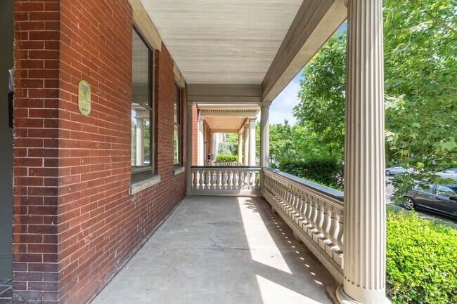 Building Photo - 2414 Stuart Ave