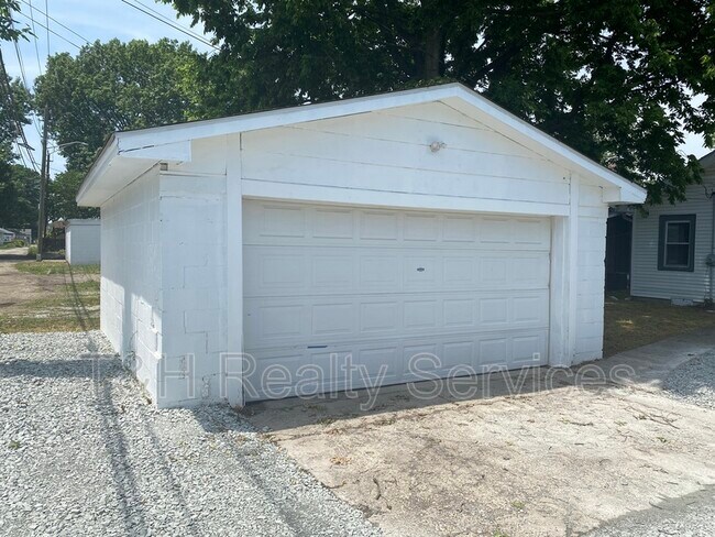 Building Photo - 2107 E 46th St