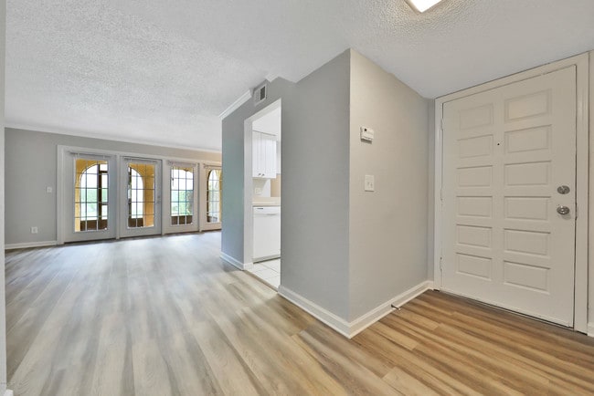 Building Photo - 3906 Mission Dr