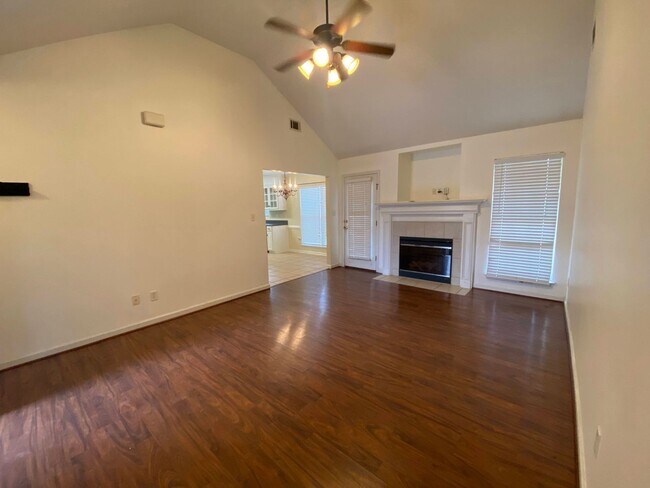Foto del edificio - 3/2 Ashland commons - double garage & priv...