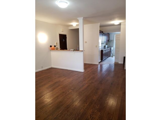 Primary Photo - 206 Hampton Ave