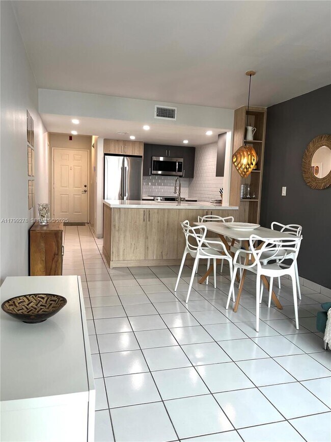 Foto del edificio - 6801 Harding Ave