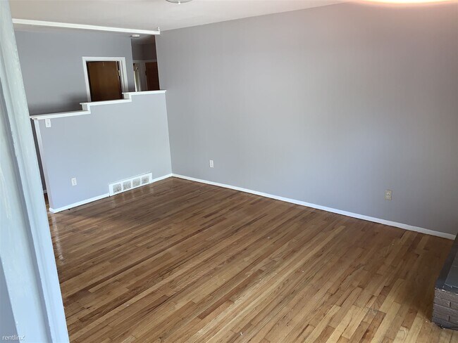 Building Photo - 3 br, 1.5 bath House - 11374 Beech Daly