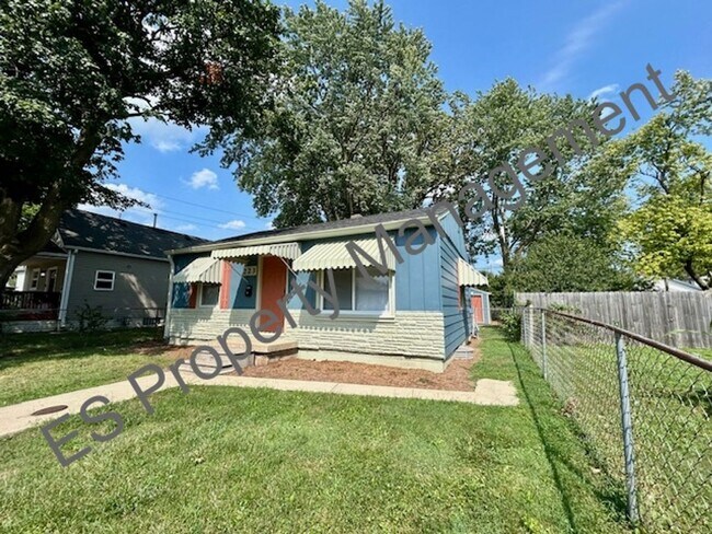Building Photo - Charming, recently updated 2 bedroom, 1 bath!