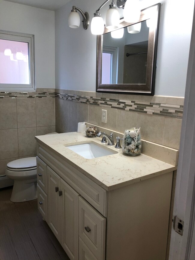 Building Photo - 3520 W 59th St