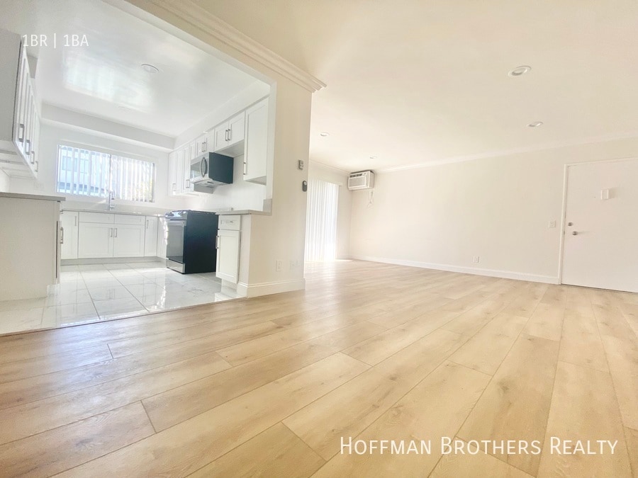 Foto principal - 12410 Chandler Blvd