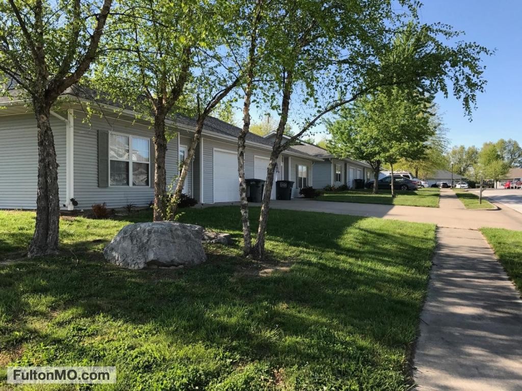 Primary Photo - 1009 Boulder Court