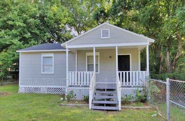 Building Photo - 3245 Dillon St