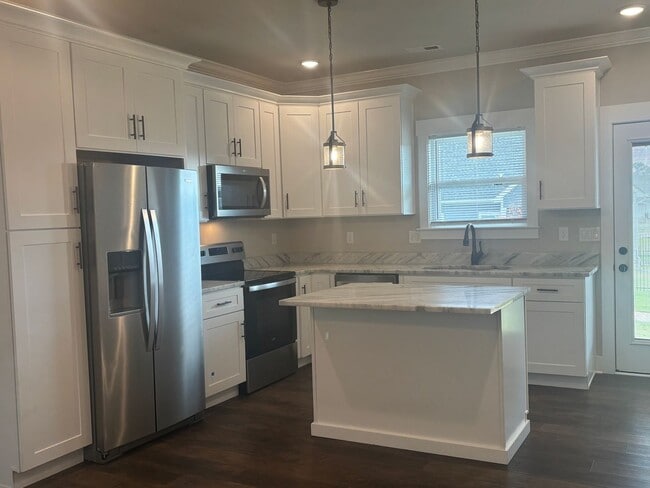 Building Photo - Beautiful New Build 4 Bed, 3.5 Bath, 2 Car Garage - Community Pool & Walking Trail!