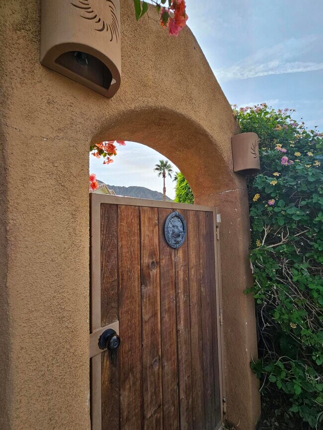 Building Photo - 53810 Avenida Villa