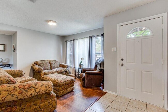 Foto del edificio - 2622 Glen Field Dr
