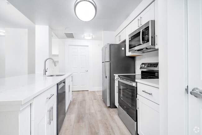 1BR, 1BA - 734SF - Kitchen - The Villages at Lost Creek