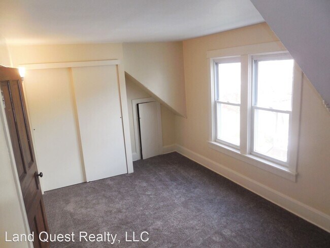 Building Photo - 2 br, 1 bath Apartment - 4403 17th Ave.