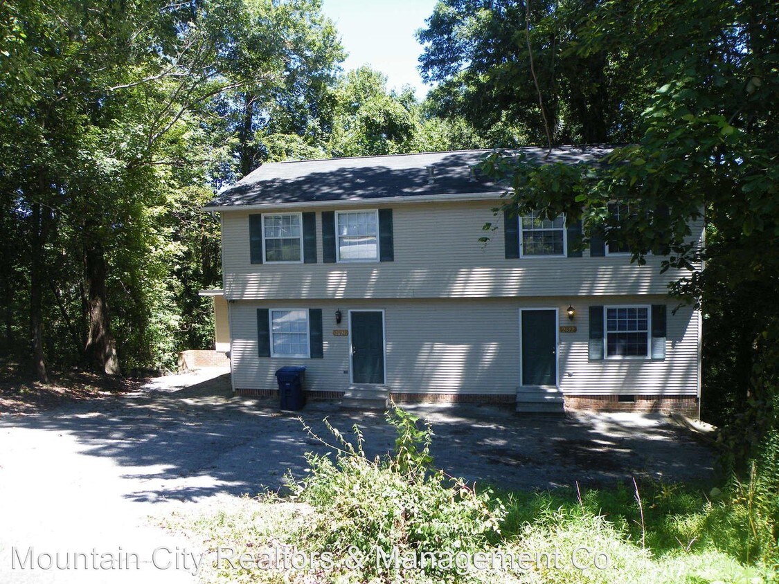 2 br, 1.5 bath House 2622 Taft Hwy House Rental in Signal Mountain