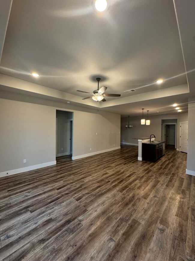 Foto del edificio - COMING SOON - Commuter Friendly - 3/2/2