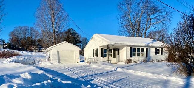 Building Photo - 110 Mountain View Dr