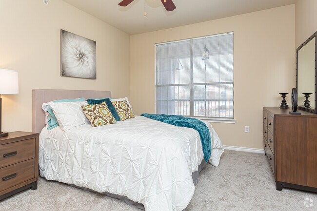 2 habitaciones, 2 baños - 1050 pies cuadrados - Zachary Parkside Apartments