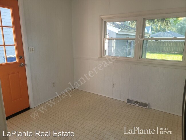 Building Photo - 3 br, 2 bath House - 234 W Seventh Street