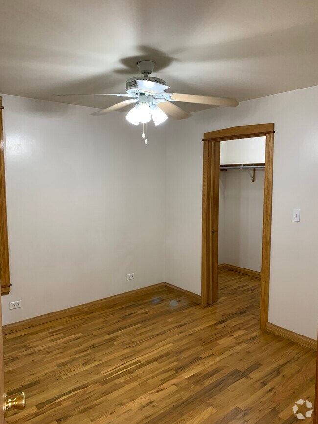 Apartments near 4533 S Emerald Ave