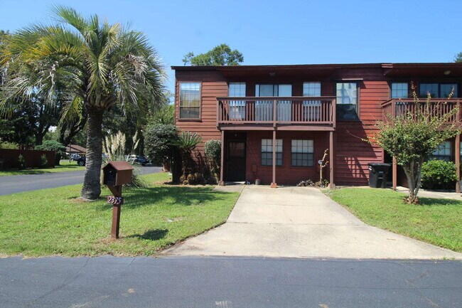 Foto del edificio - Southeast Pensacola 2BR, 2BA Townhome with Open Living Areas, Spacious Sunroom, Stainless Steel A...