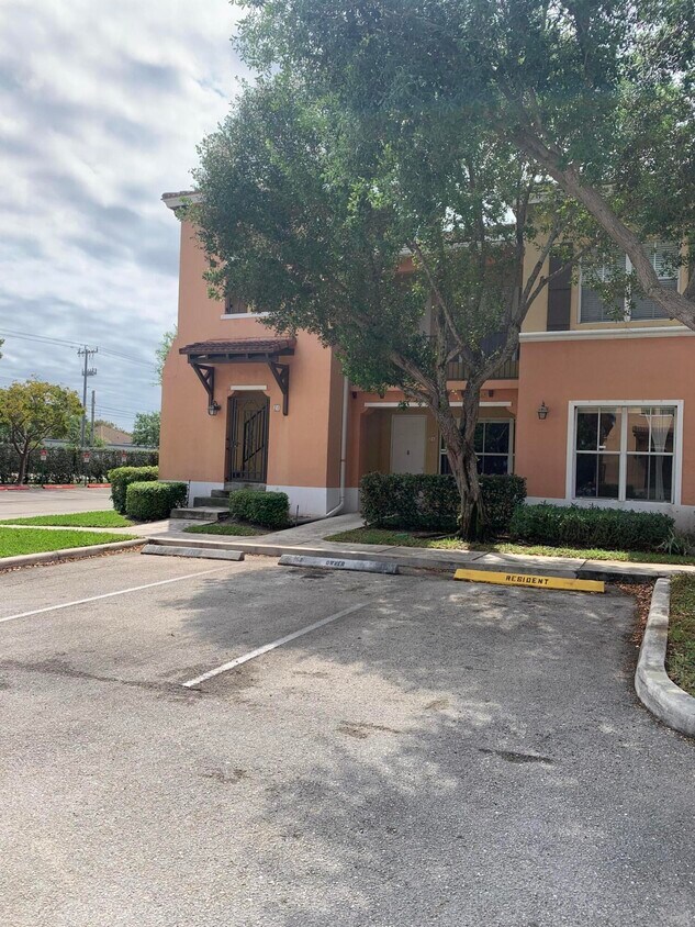 3549 Forest Hill Blvd Unit 25, Palm Springs, FL 33406 Condo for Rent