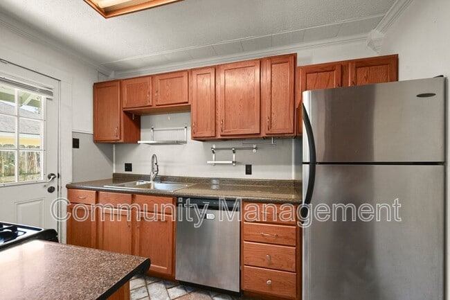 Building Photo - 3408 Wilshire Dr