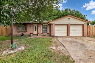Building Photo - 12110 Panay Dr